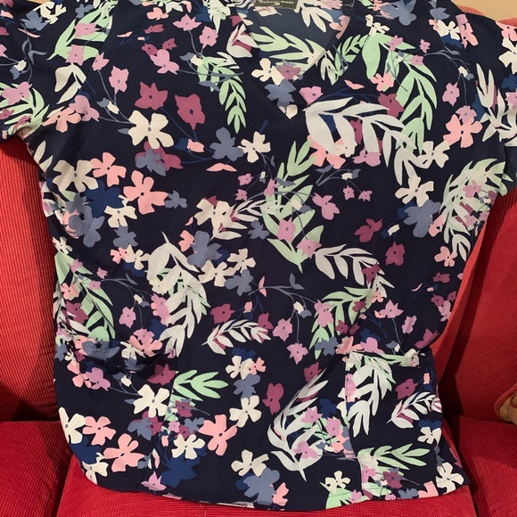 Scrub top - Picture 6 of 7